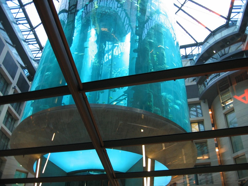 Illustration for article titled Aquadom Is Largest Cylindrical Aquarium on the Planet